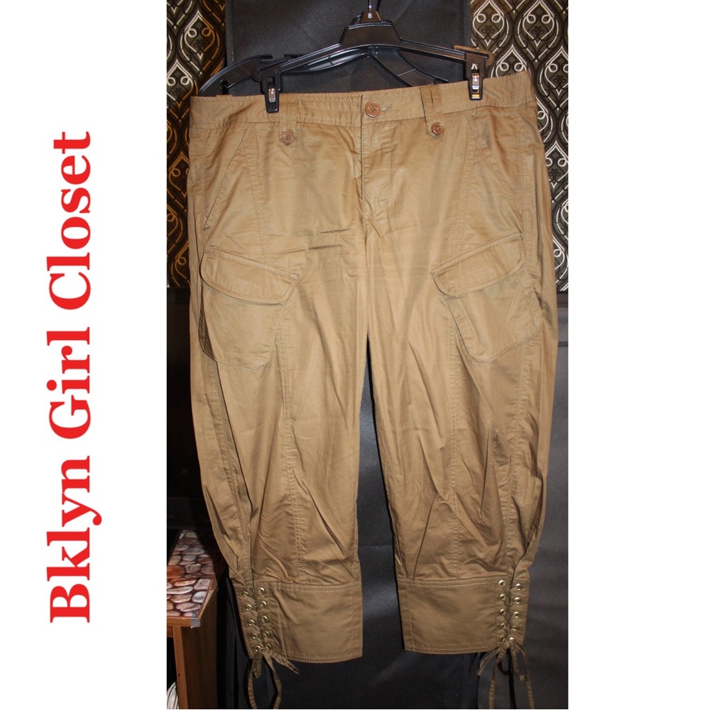 Armani Exchange Cropped Cargos Pants.